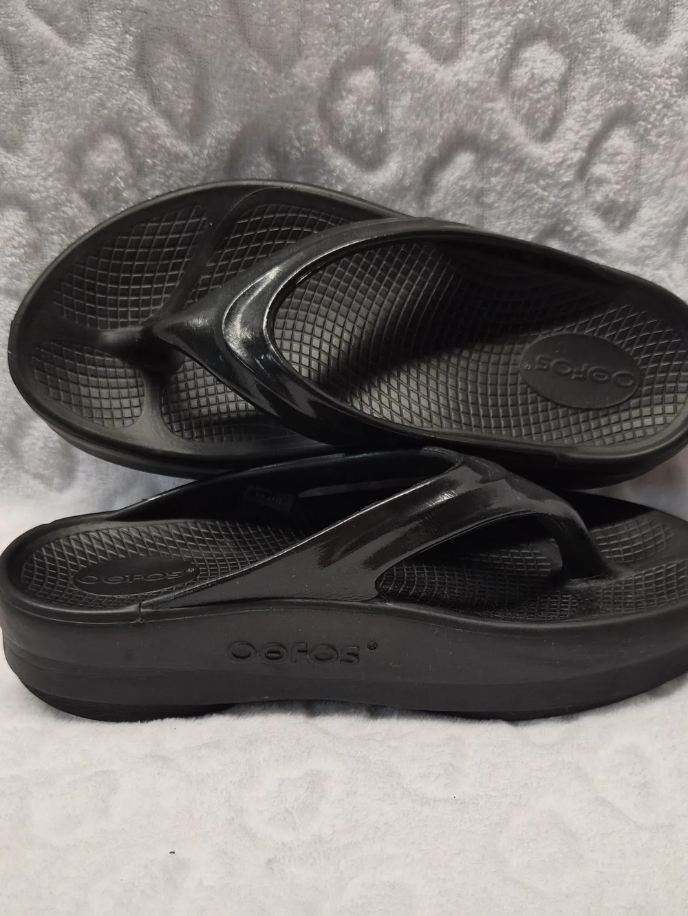 OOFOS Black Platform Flip-Flop Sandals